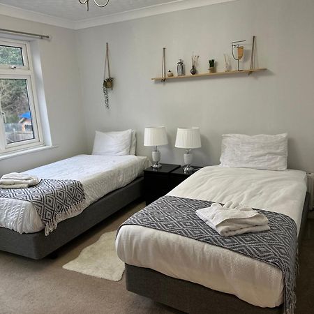 Spacious 4 Bedroom Contractors Friendly Home In Coventry Near Jaguar Land Rover & City Centre Exterior photo