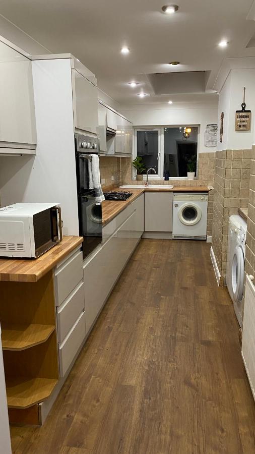Spacious 4 Bedroom Contractors Friendly Home In Coventry Near Jaguar Land Rover & City Centre Exterior photo
