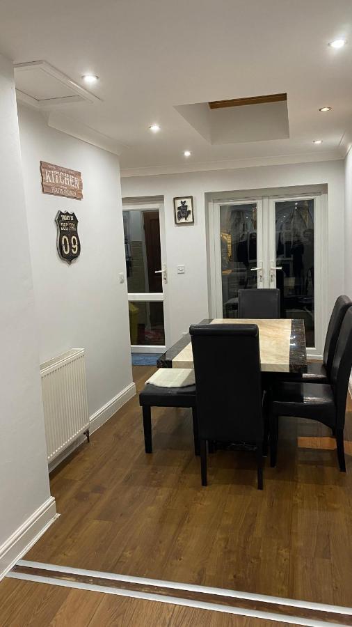 Spacious 4 Bedroom Contractors Friendly Home In Coventry Near Jaguar Land Rover & City Centre Exterior photo