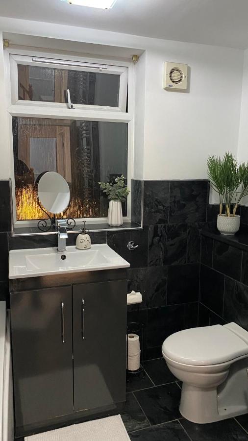 Spacious 4 Bedroom Contractors Friendly Home In Coventry Near Jaguar Land Rover & City Centre Exterior photo