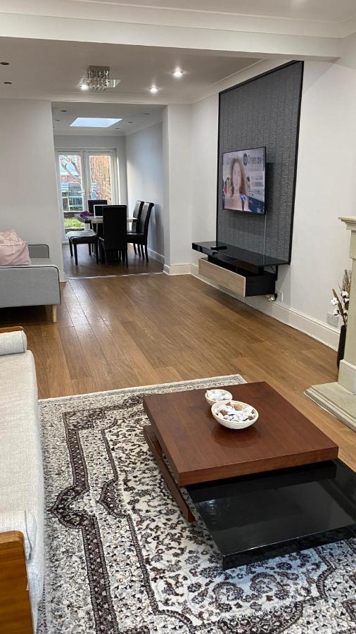 Spacious 4 Bedroom Contractors Friendly Home In Coventry Near Jaguar Land Rover & City Centre Exterior photo